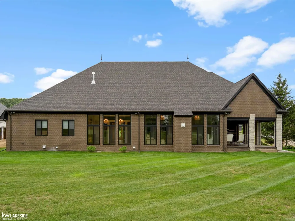5769 Cotswold Drive Washington Township, MI 48094