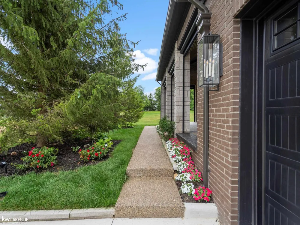 5769 Cotswold Drive Washington Township, MI 48094