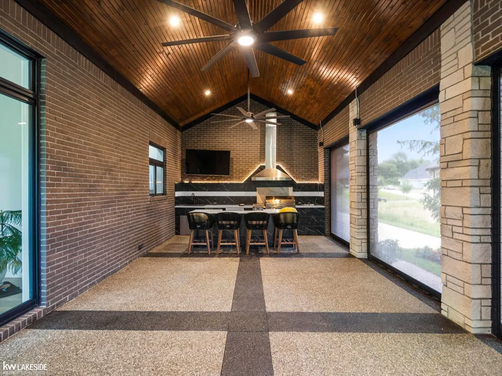 5769 Cotswold Drive Washington Township, MI 48094