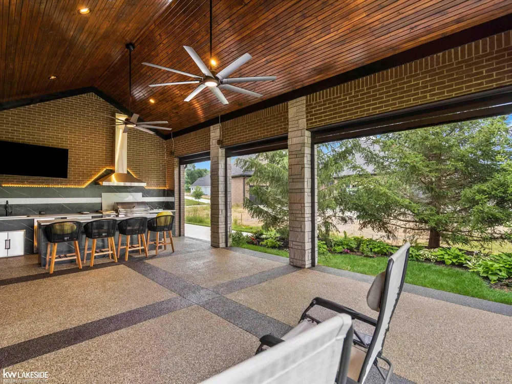 5769 Cotswold Drive Washington Township, MI 48094