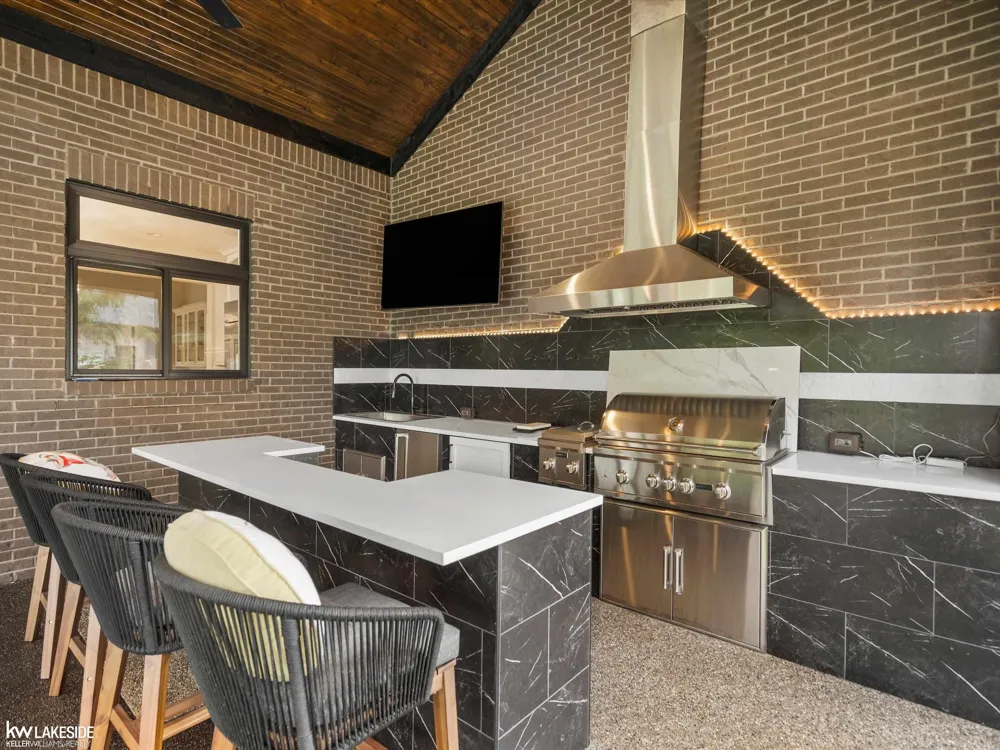 5769 Cotswold Drive Washington Township, MI 48094