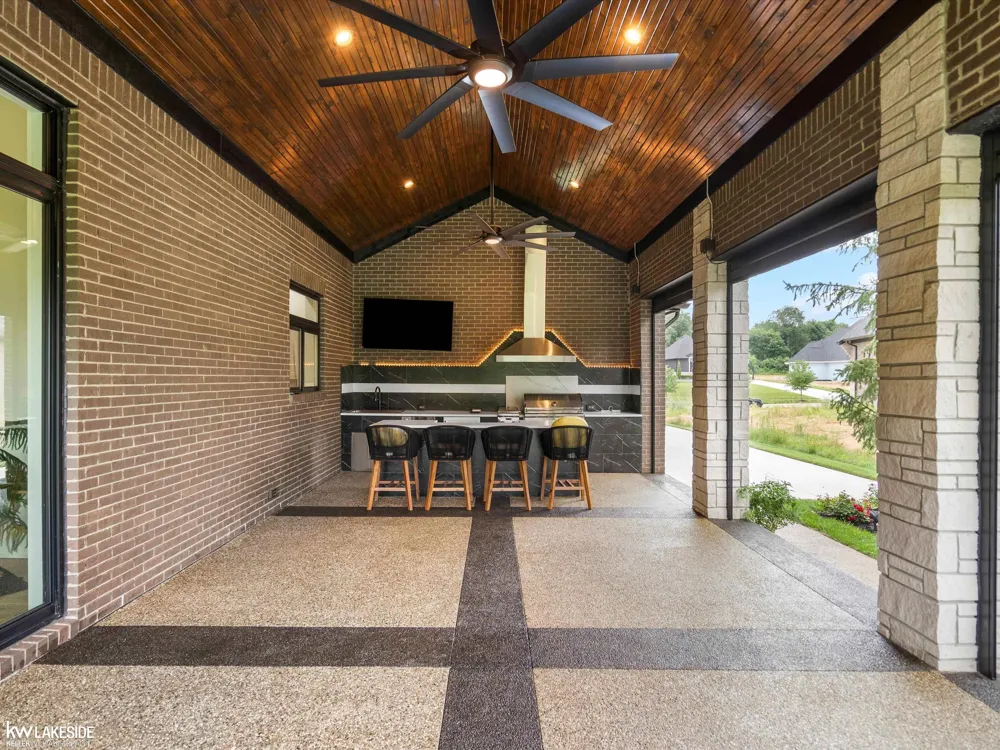 5769 Cotswold Drive Washington Township, MI 48094