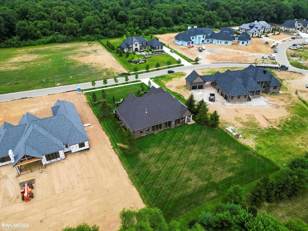 5769 Cotswold Drive Washington Township, MI 48094
