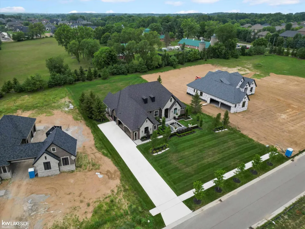 5769 Cotswold Drive Washington Township, MI 48094