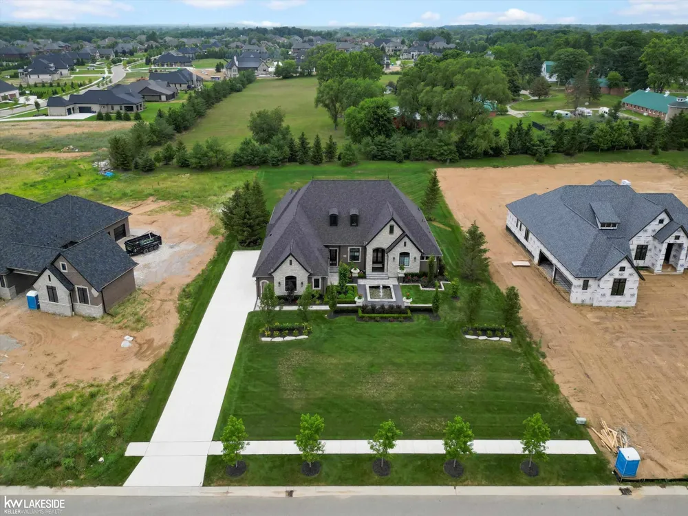 5769 Cotswold Drive Washington Township, MI 48094