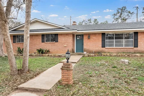 2208 Lake Forest Drive