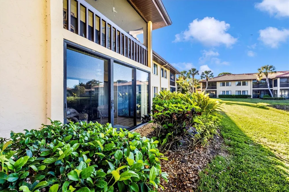 5219 LAKE VILLAGE DRIVE #21 Sarasota, FL 34235