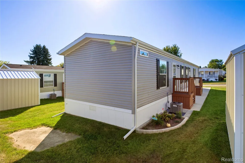 230 E MacGregor Court Highland Charter Township, MI 48357