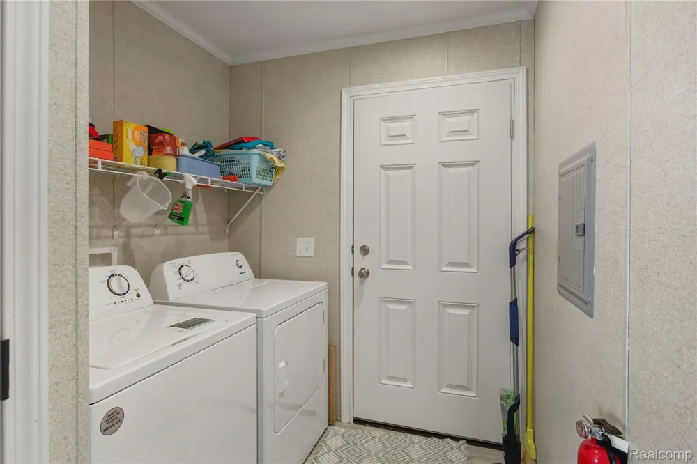 230 E MacGregor Court Highland Charter Township, MI 48357