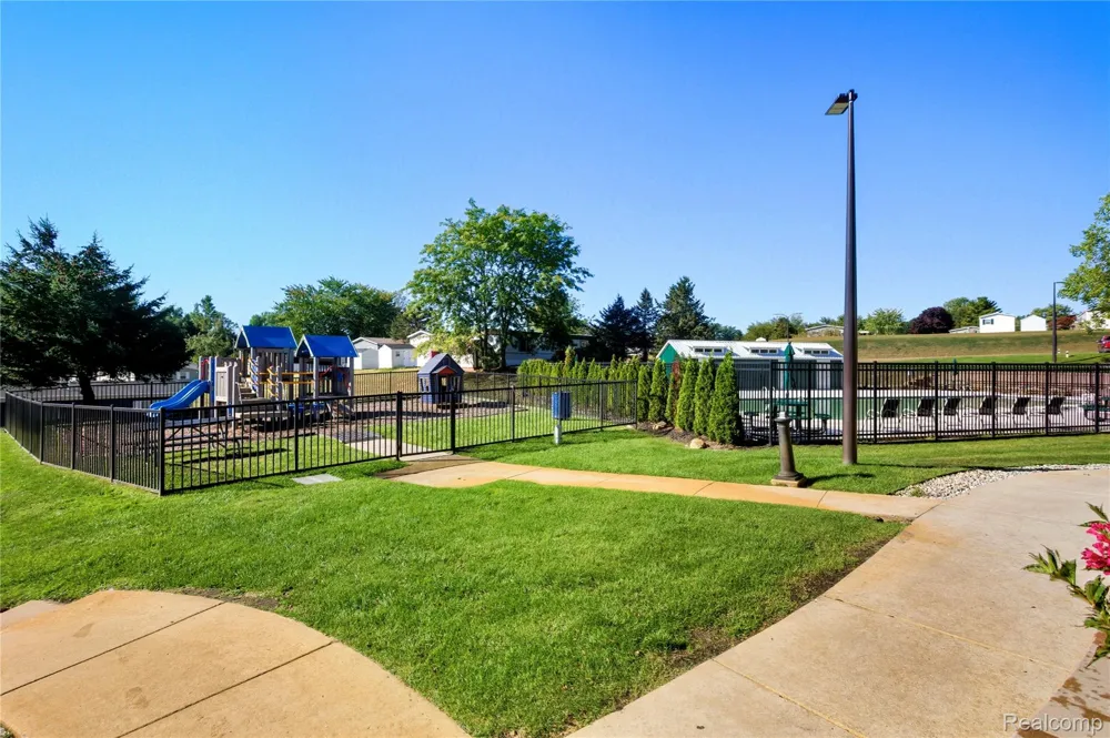 230 E MacGregor Court Highland Charter Township, MI 48357