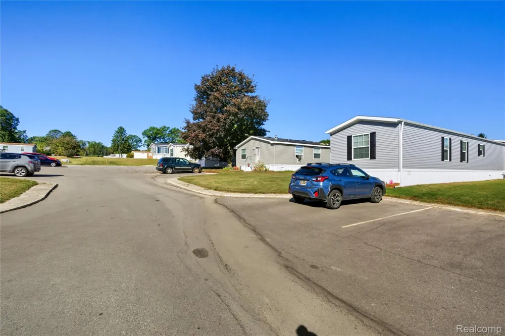 230 E MacGregor Court Highland Charter Township, MI 48357