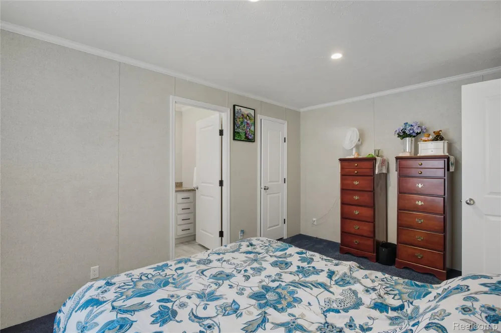 230 E MacGregor Court Highland Charter Township, MI 48357