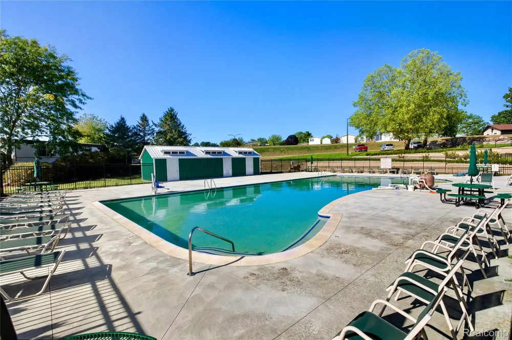 230 E MacGregor Court Highland Charter Township, MI 48357
