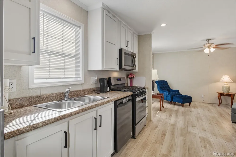 230 E MacGregor Court Highland Charter Township, MI 48357