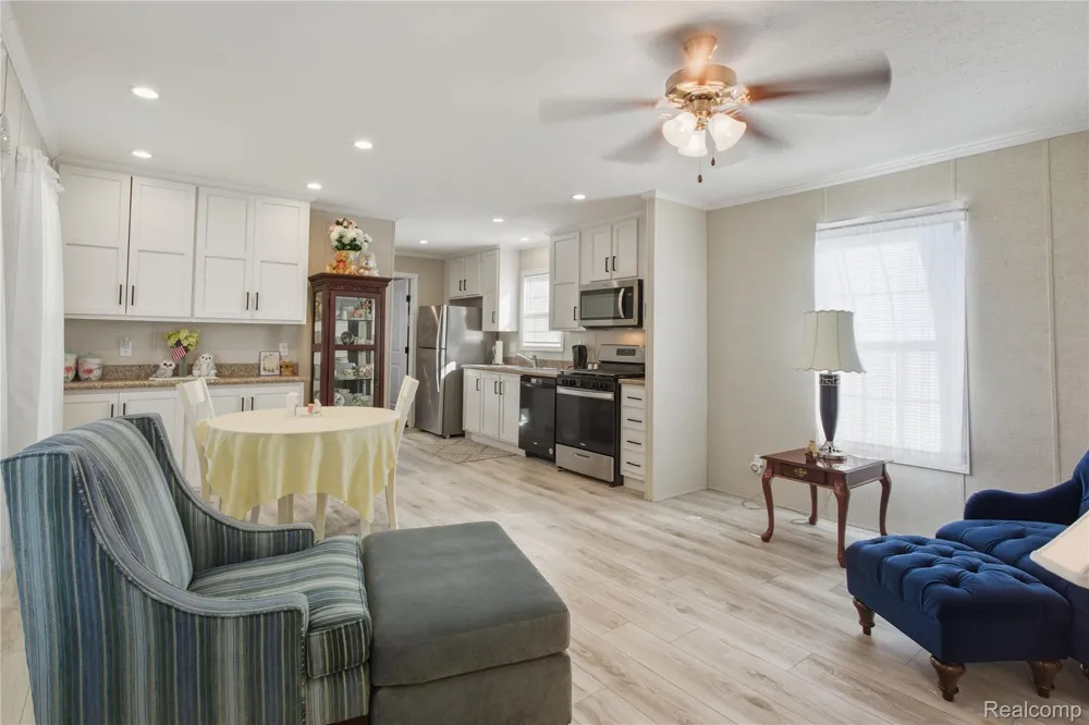 230 E MacGregor Court Highland Charter Township, MI 48357