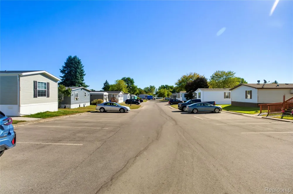 230 E MacGregor Court Highland Charter Township, MI 48357