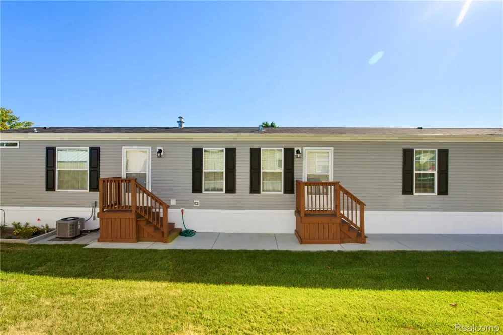 230 E MacGregor Court Highland Charter Township, MI 48357