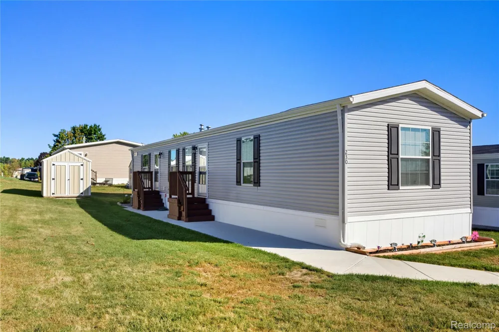 230 E MacGregor Court Highland Charter Township, MI 48357