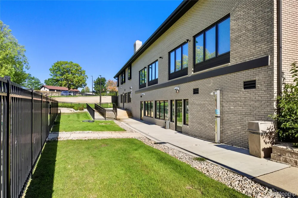230 E MacGregor Court Highland Charter Township, MI 48357