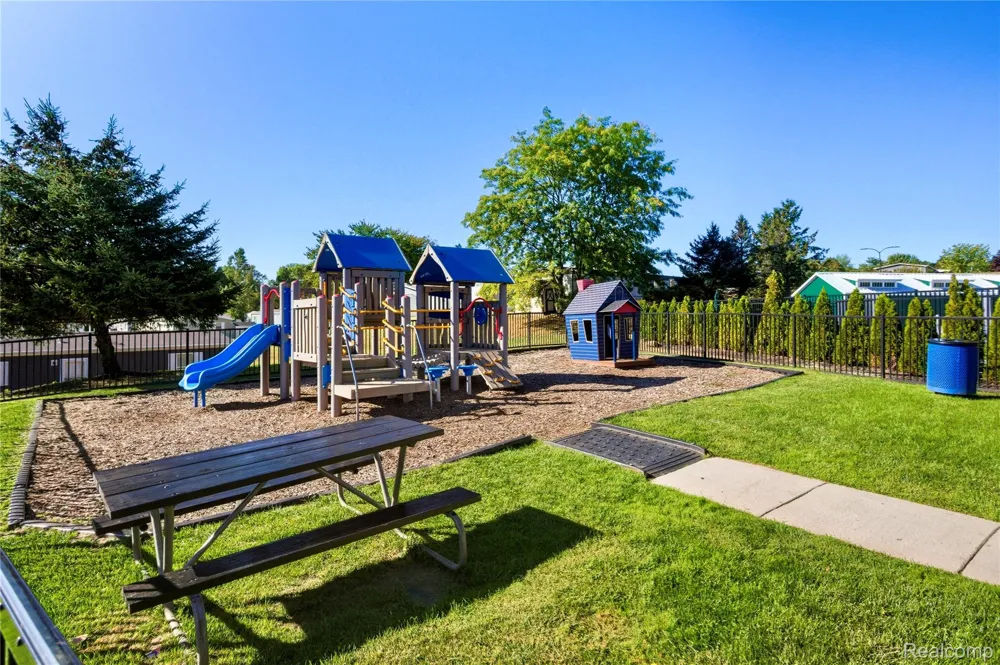 230 E MacGregor Court Highland Charter Township, MI 48357