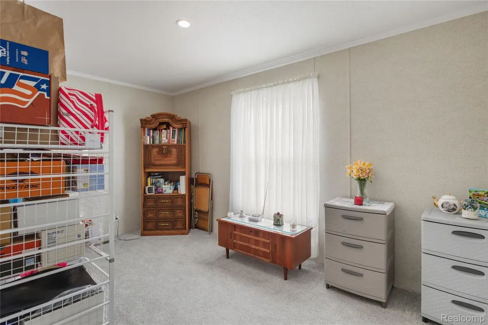 230 E MacGregor Court Highland Charter Township, MI 48357
