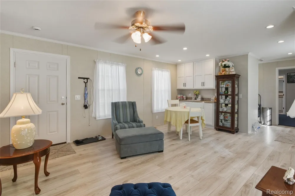230 E MacGregor Court Highland Charter Township, MI 48357