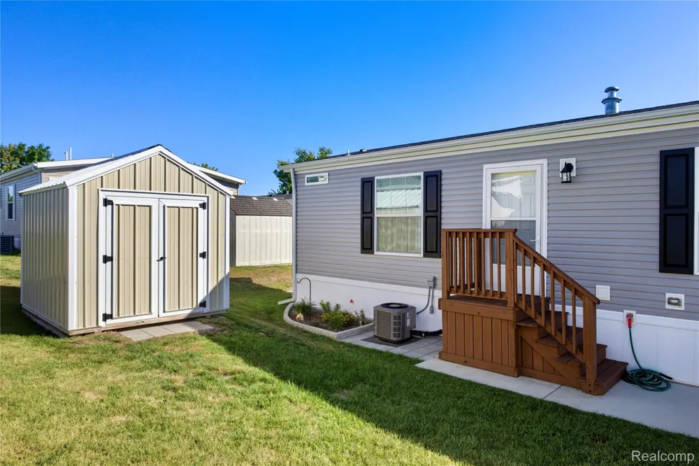 230 E MacGregor Court Highland Charter Township, MI 48357