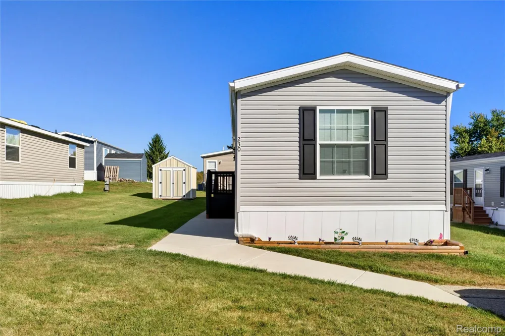 230 E MacGregor Court Highland Charter Township, MI 48357