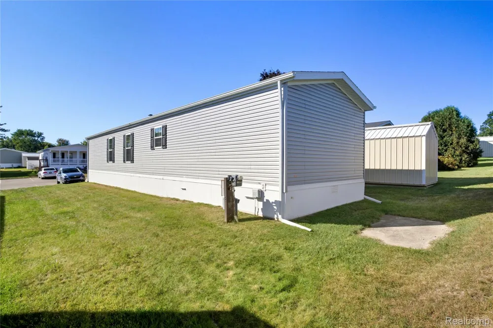 230 E MacGregor Court Highland Charter Township, MI 48357