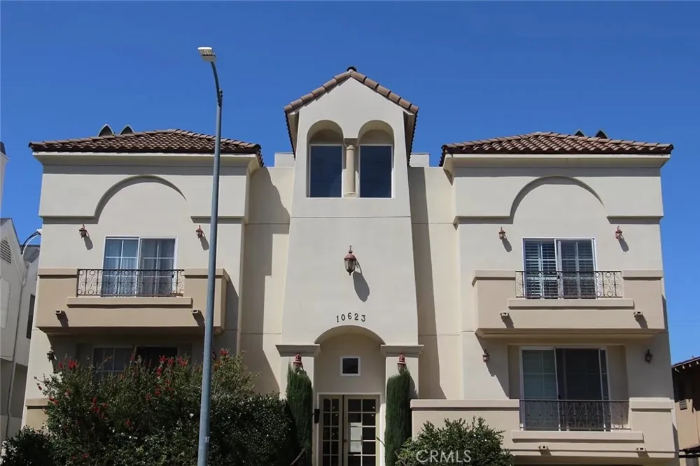 10623 Moorpark Street #1 Toluca Lake, CA 91602