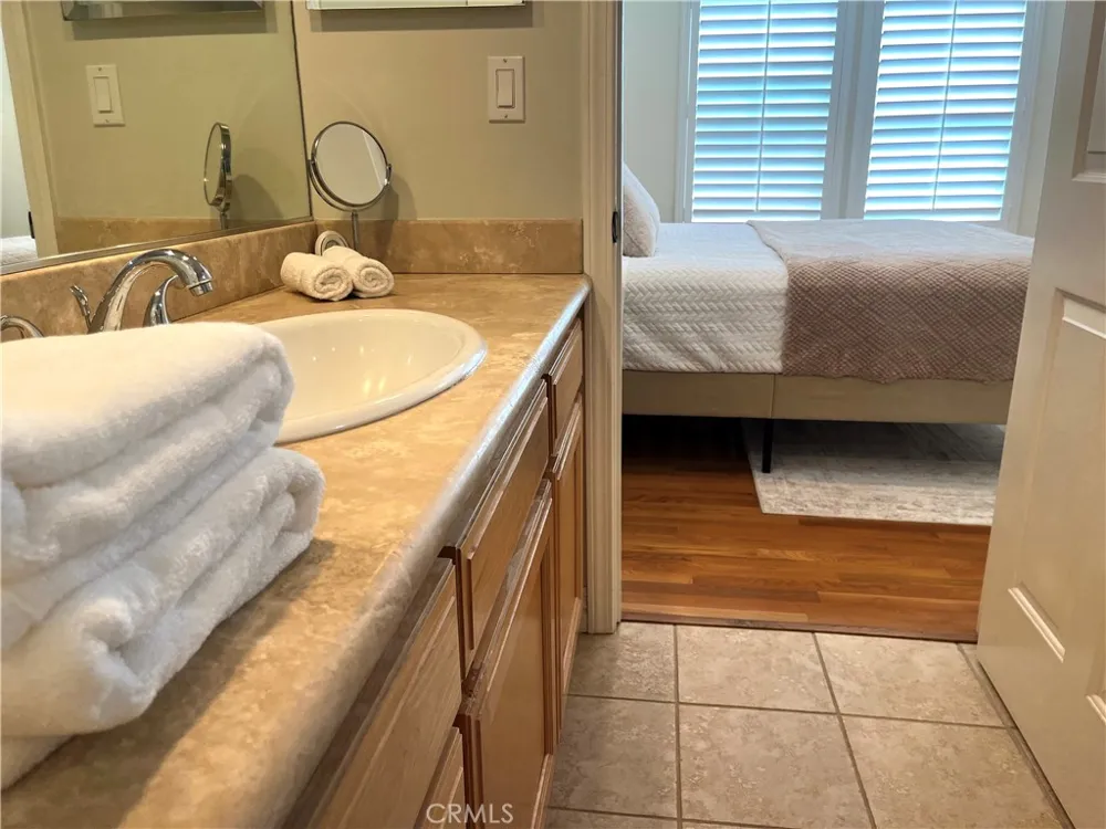 10623 Moorpark Street #1 Toluca Lake, CA 91602