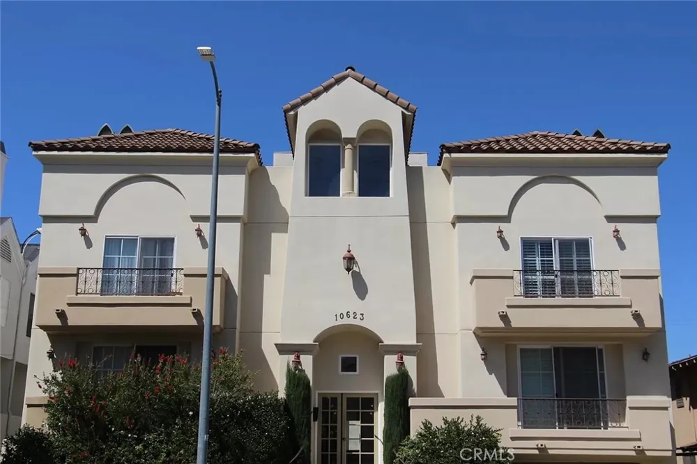 10623 Moorpark Street #1 Toluca Lake, CA 91602
