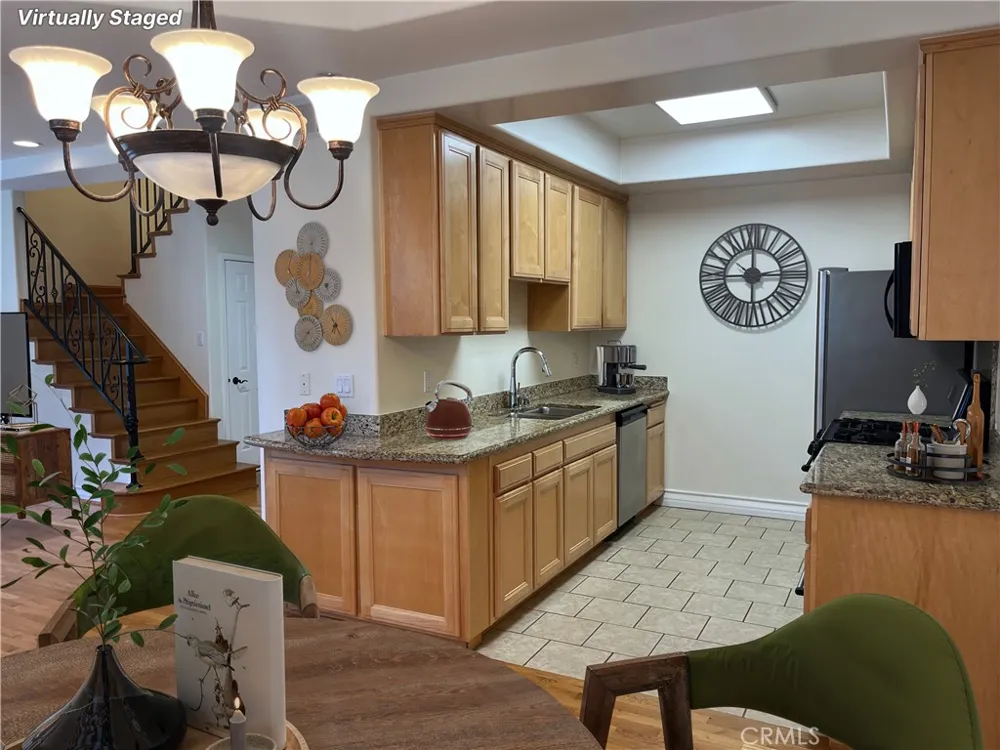 10623 Moorpark Street #1 Toluca Lake, CA 91602