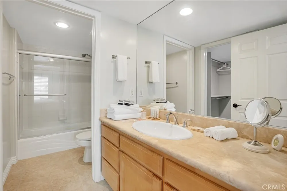 10623 Moorpark Street #1 Toluca Lake, CA 91602