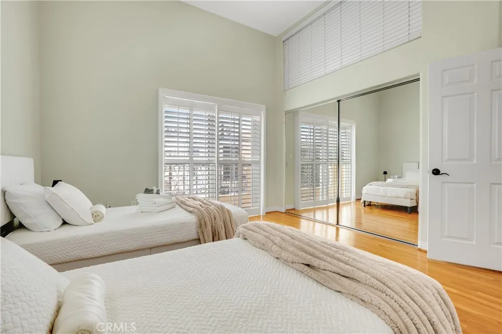 10623 Moorpark Street #1 Toluca Lake, CA 91602