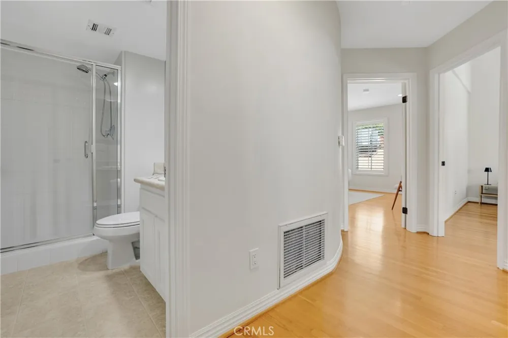 10623 Moorpark Street #1 Toluca Lake, CA 91602