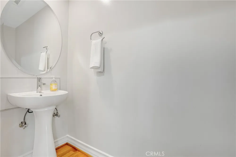 10623 Moorpark Street #1 Toluca Lake, CA 91602