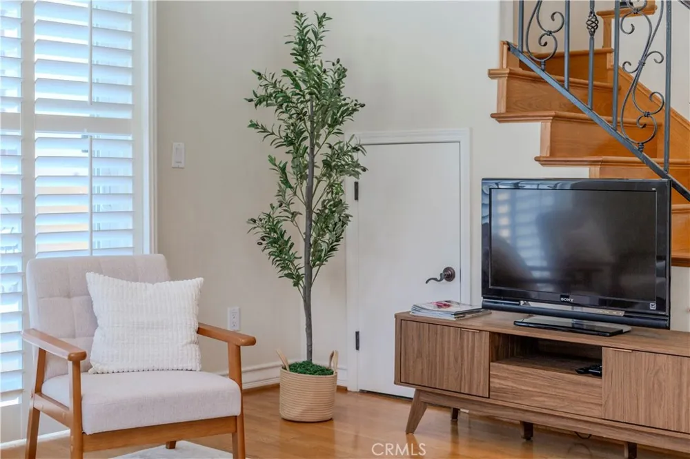 10623 Moorpark Street #1 Toluca Lake, CA 91602
