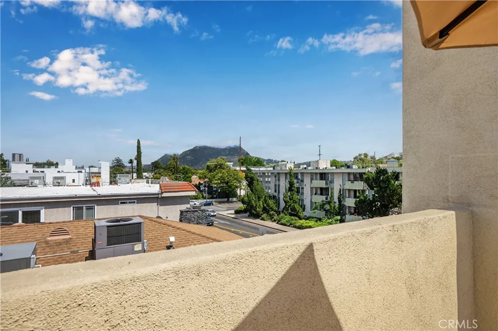 10623 Moorpark Street #1 Toluca Lake, CA 91602