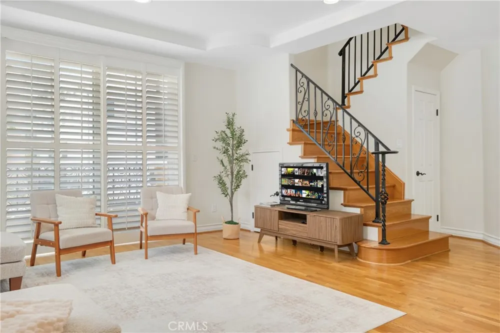 10623 Moorpark Street #1 Toluca Lake, CA 91602