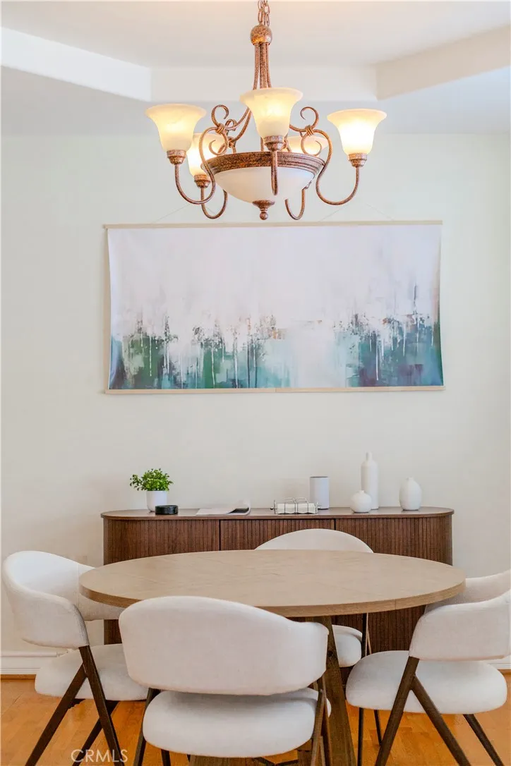 10623 Moorpark Street #1 Toluca Lake, CA 91602