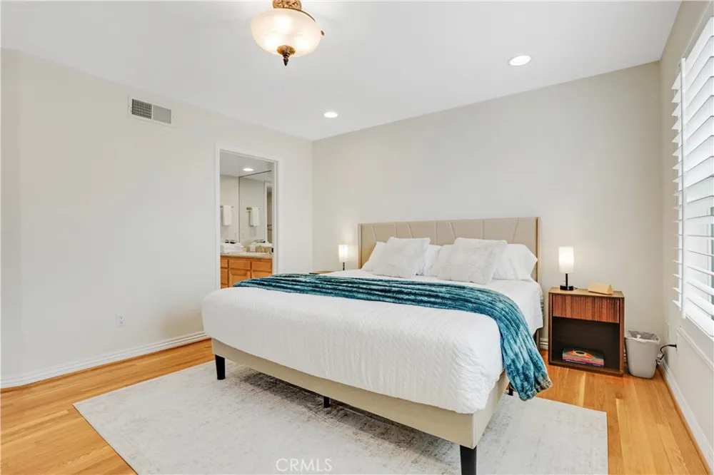 10623 Moorpark Street #1 Toluca Lake, CA 91602