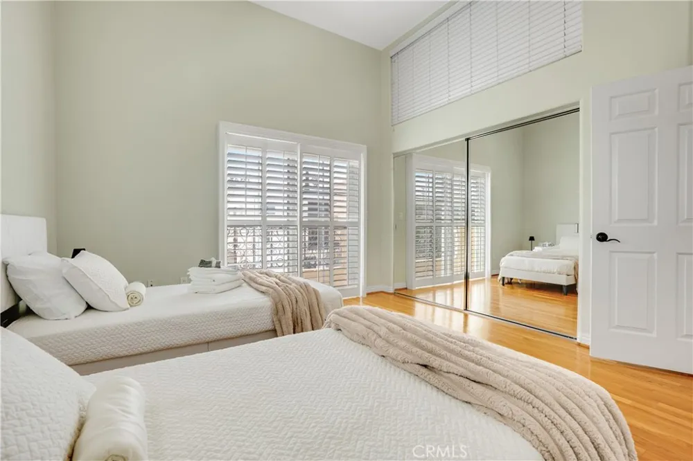 10623 Moorpark Street #1 Toluca Lake, CA 91602
