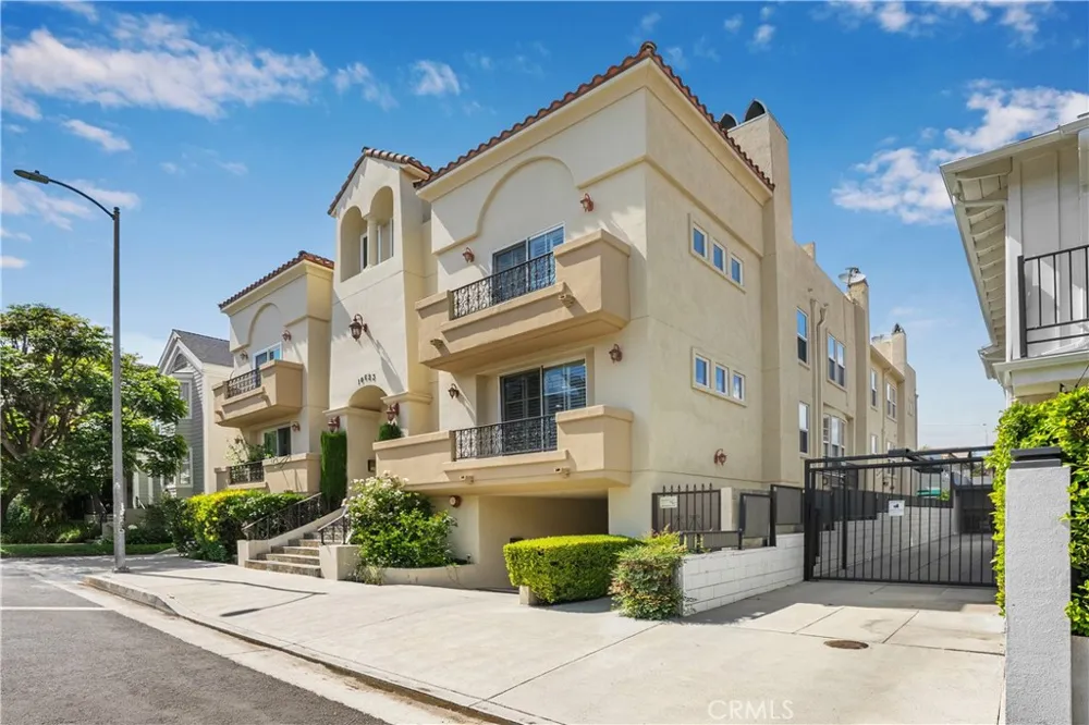 10623 Moorpark Street #1 Toluca Lake, CA 91602