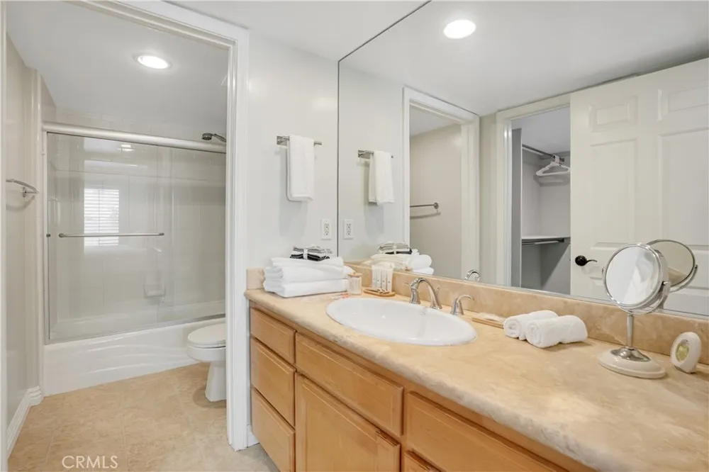10623 Moorpark Street #1 Toluca Lake, CA 91602