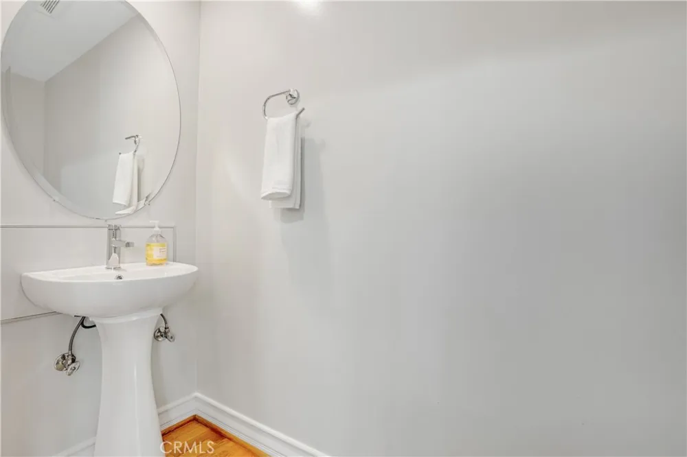 10623 Moorpark Street #1 Toluca Lake, CA 91602