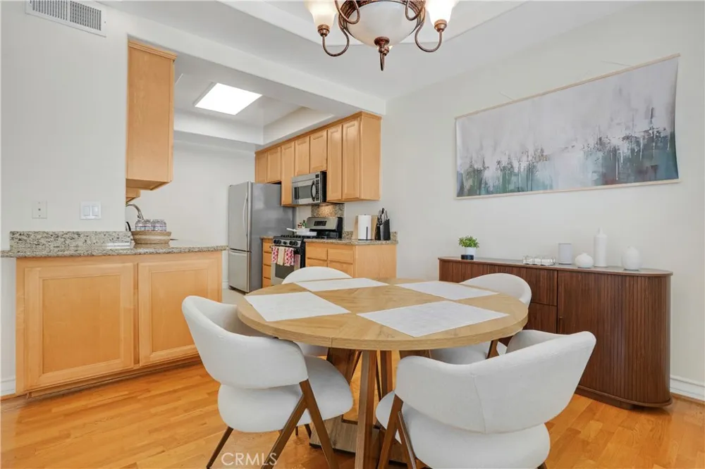 10623 Moorpark Street #1 Toluca Lake, CA 91602