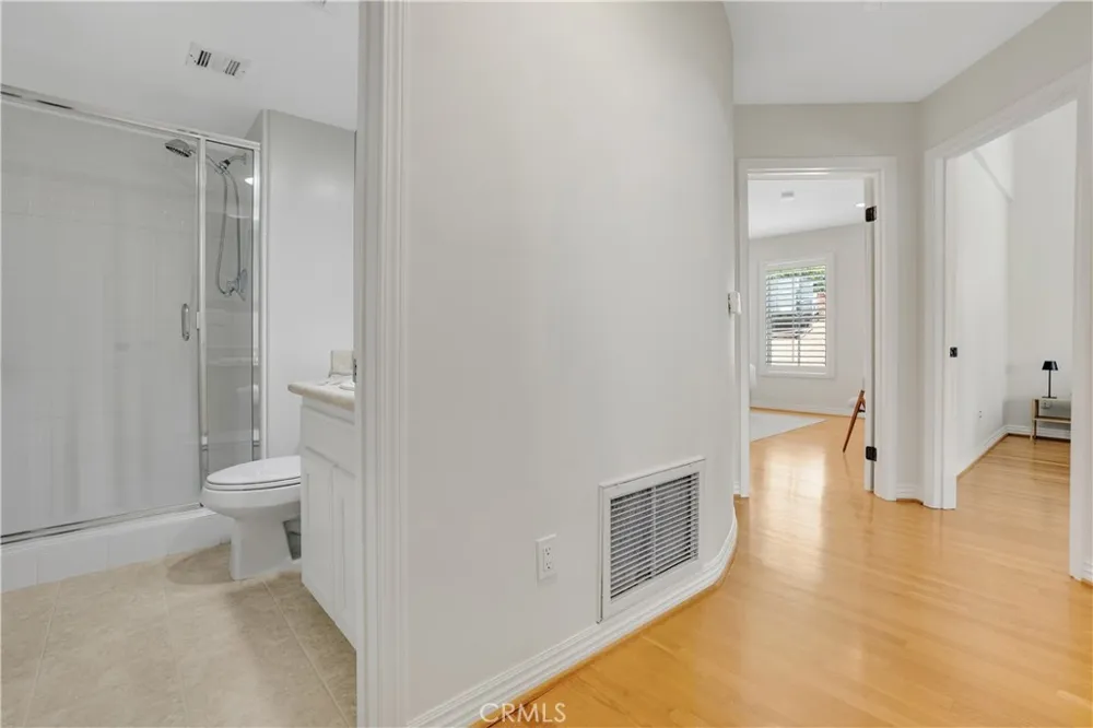 10623 Moorpark Street #1 Toluca Lake, CA 91602