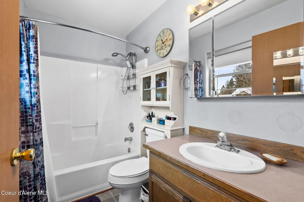 7370 w macaw Lane Rathdrum, ID 83858