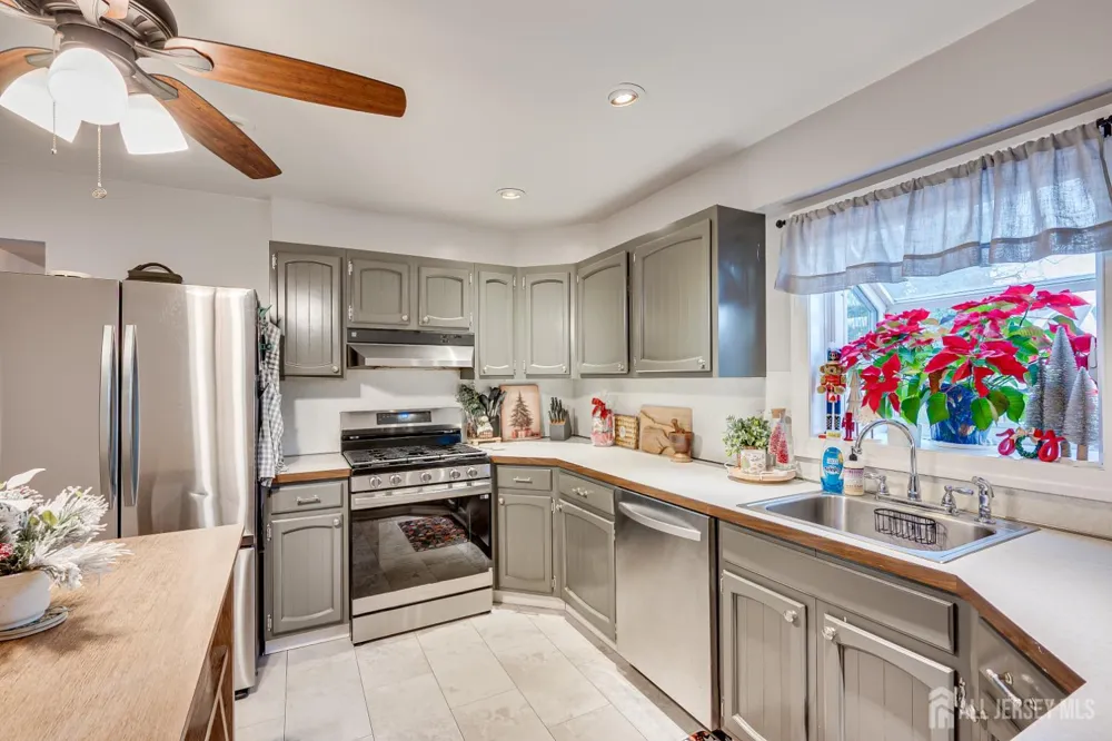 228 Oneida Place North Plainfield, NJ 07060